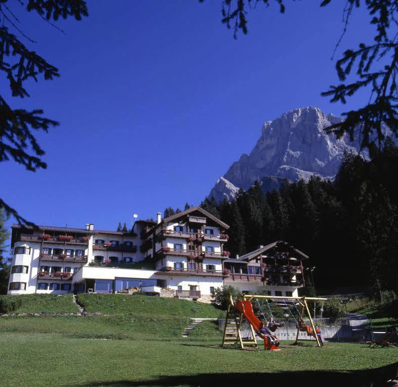 Hotel San Martino San Martino Di Castrozza Exterior foto